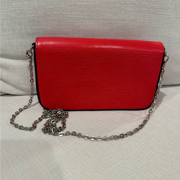 Red Designer Chain Wallet Set - Picture 3 of 3